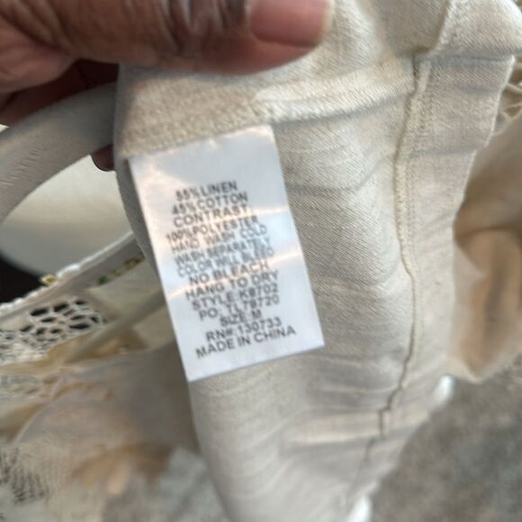 UMGEE Cream  Floral Sleeves Appliqué Top M - Picture 4 of 5